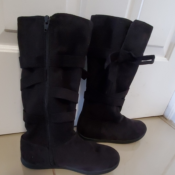 Girls Black boots - Picture 2 of 2